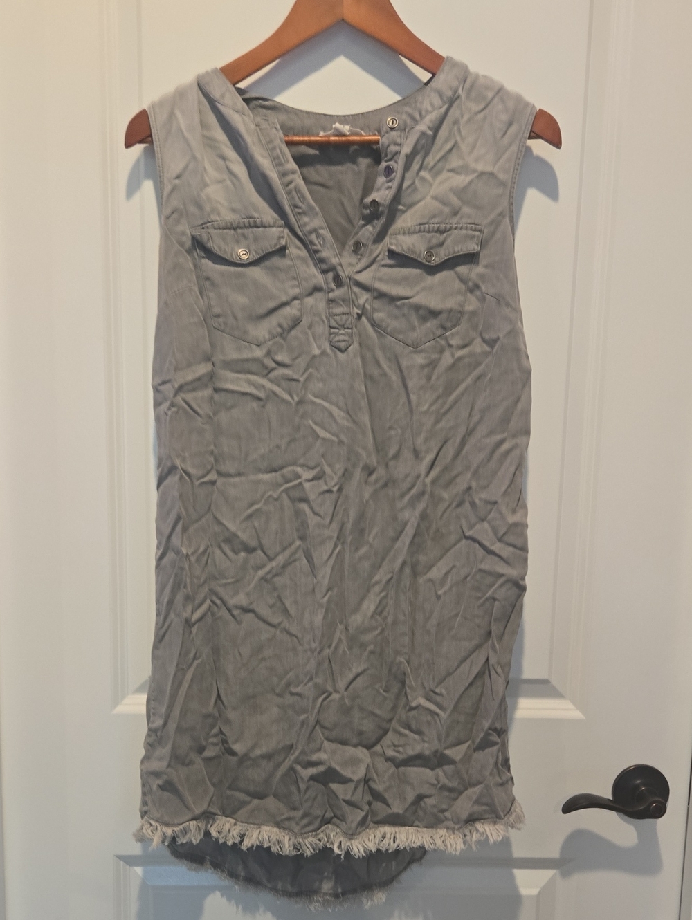 beachlunchlounge Sleeveless Fringe-Hem Tunic in Light Gray